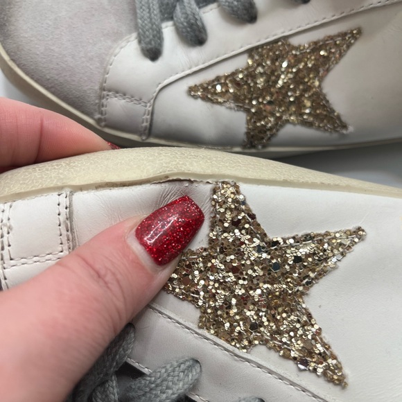 Golden goose size 9, great shape except one flaw show in pics. Could easily fix - Picture 7 of 11